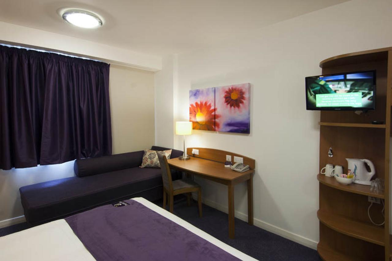 Premier Inn London Stratford Exterior foto